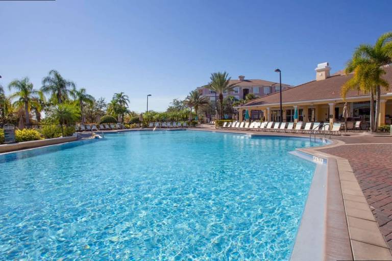 Spacious 2Bd Condo Pool & Hot Tub Near I Drive