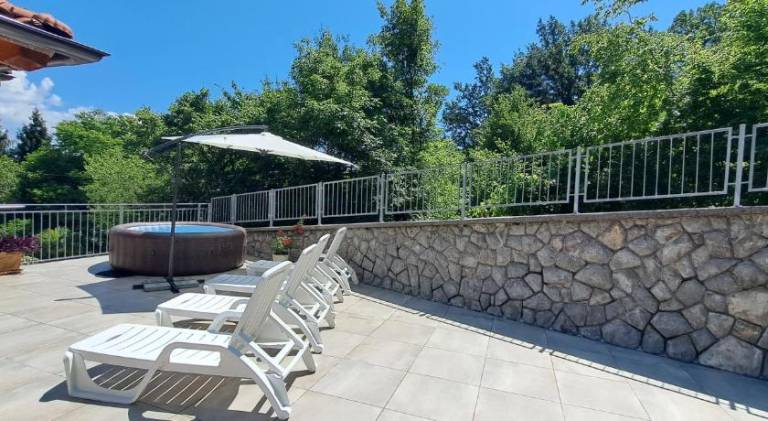 Villa with hot tub — photo 5