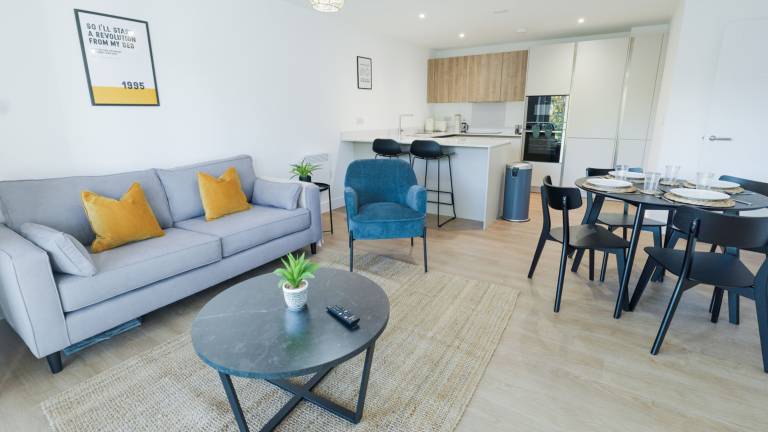 Luxury Manchester Apartment Yellow