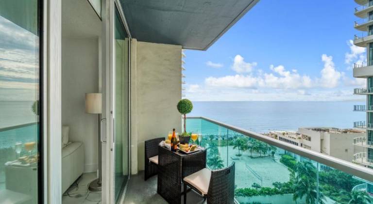 Holiday apartment with pool — photo 4