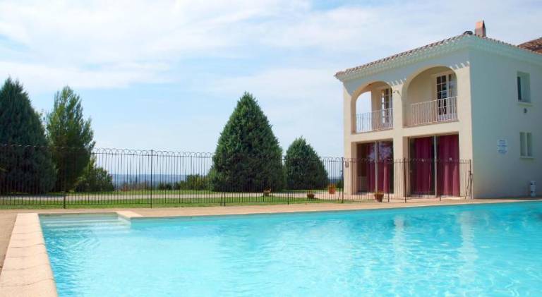 Rental apartment with pool — photo 2