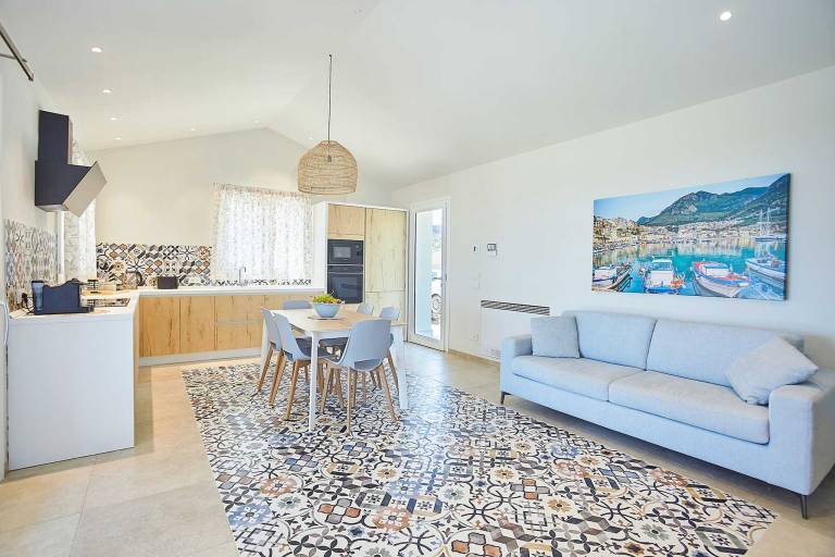 Fully equipped lovely villa with private pool, barbecue & hot tub | Suitable for remote work | Pets are welcome — photo 5