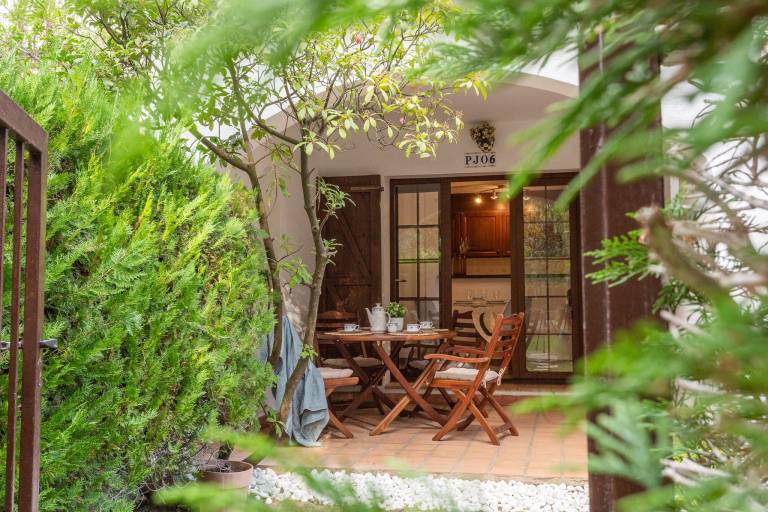 Nice rental apartment with terrace, pool & garden | Pet-friendly — photo 3