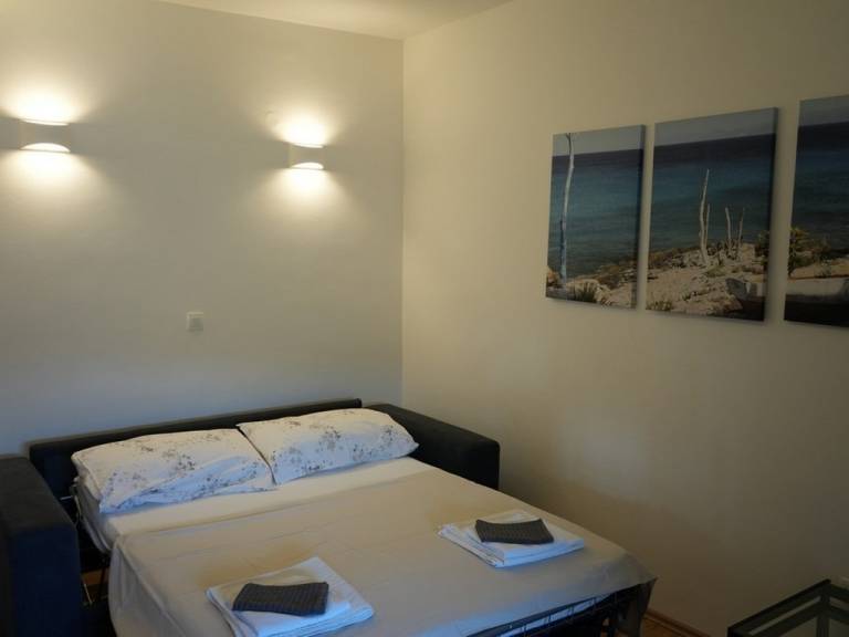 Rental apartment with patio & yard | Sea view — photo 4