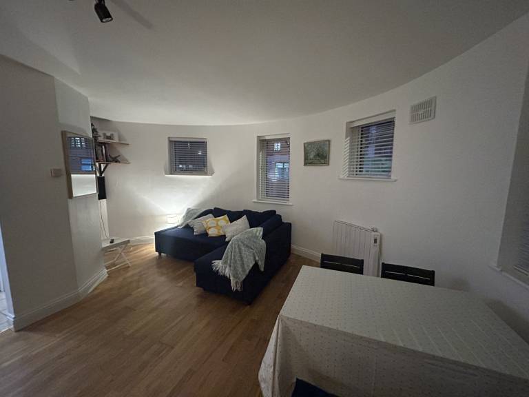 2BDR near Guinness Storehouse and Dub Castle