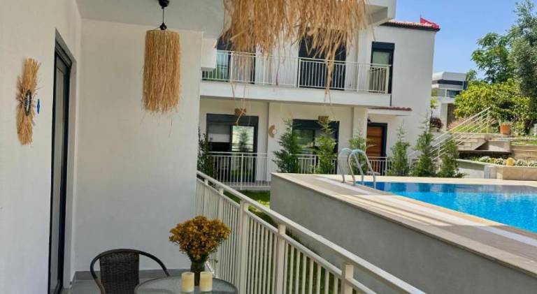 Serviced apartment with patio, pool & garden | Pets are welcome — photo 4