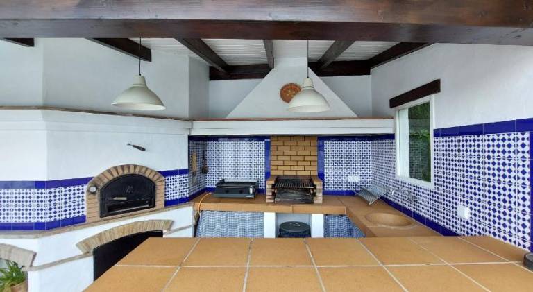 Vacation home with private pool, patio & grill — photo 4