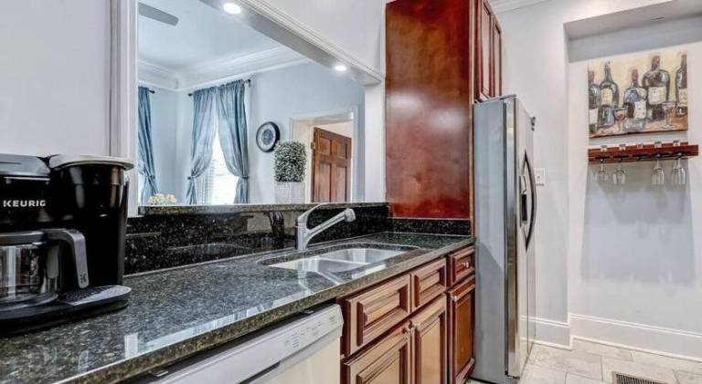 Historic Savannah Gold Private Condo with Pool - 2bed, 1&half bath, Sleeps 6, 1st Floor, 15 Min Walk — photo 3