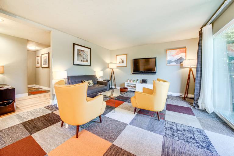 Pet Friendly Condo w Community Perks in Renton