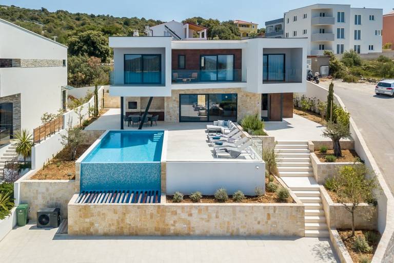 Family-oriented villa with barbecue, private pool & yard | Pets are welcome in Sibenik