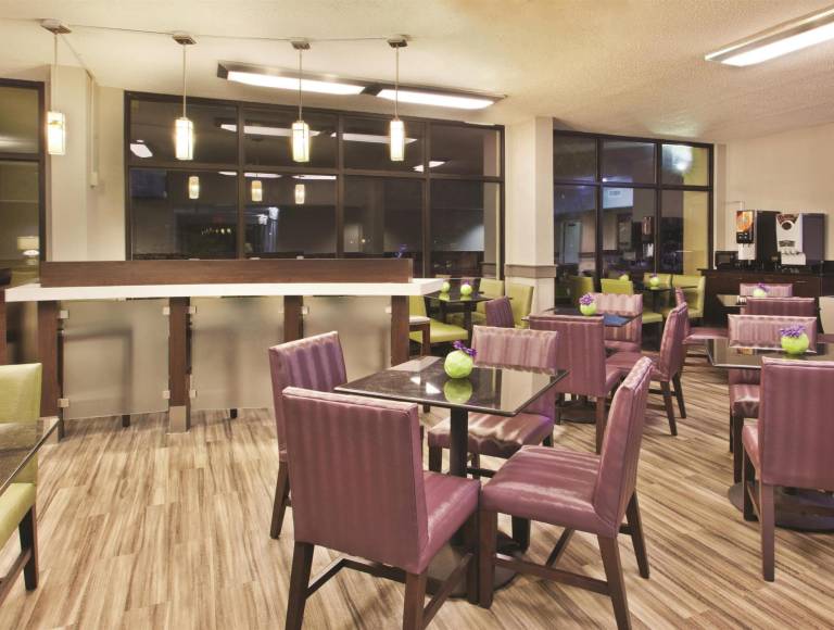 La Quinta Inn & Suites by Wyndham Charleston Riverview — photo 4