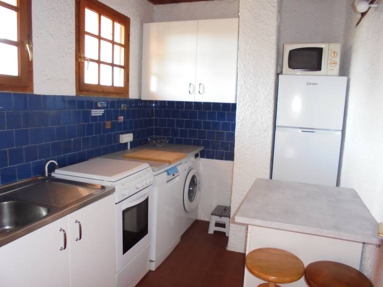 Apartment with pool — photo 3