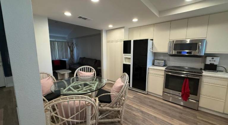 Vacation home with jacuzzi & pool — photo 2