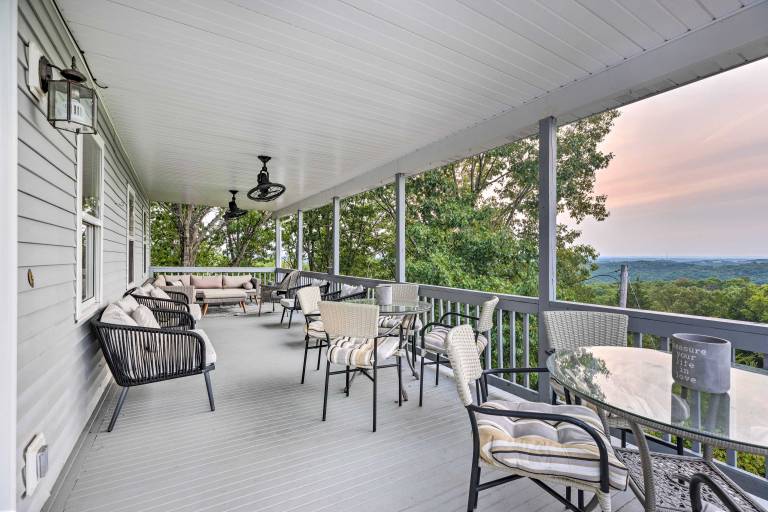 'Hilltop Hideaway' Branson Home w/ Trampoline! — photo 2