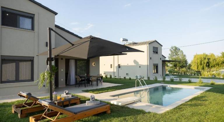 Villa with patio, private pool & garden | Beach nearby | Suitable for remote work | Pets allowed in Katerini