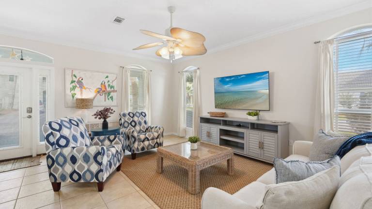 Family-oriented house with BBQ & heated pool | Beach view | Pets allowed — photo 3
