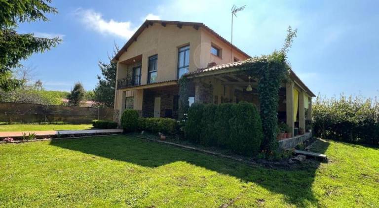 Vacation home with 6 rooms for 14 persons in Arzua