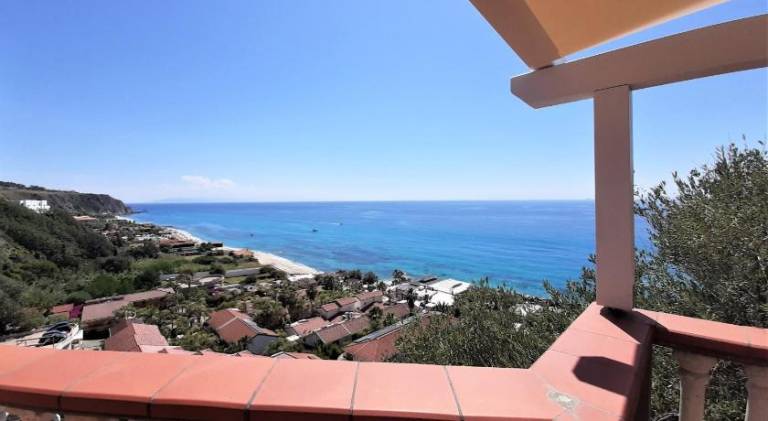 Beautiful holiday apartment with yard & pool | Next to the beach | Dogs allowed — photo 2