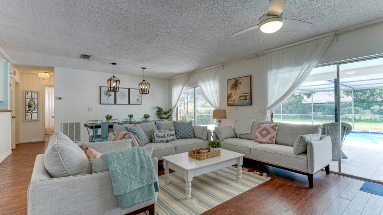 Vacation home with barbecue, yard & private pool in Bradenton, FL