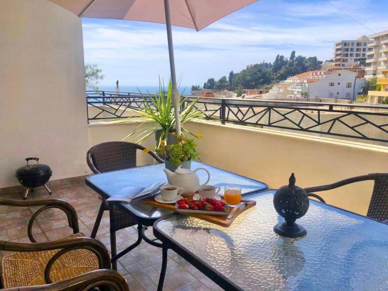 Rental apartment with terrace | City view — photo 5