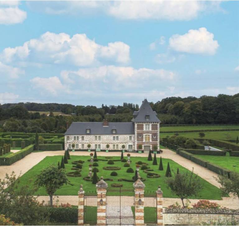 House with barbeque, garden & patio in Rouen