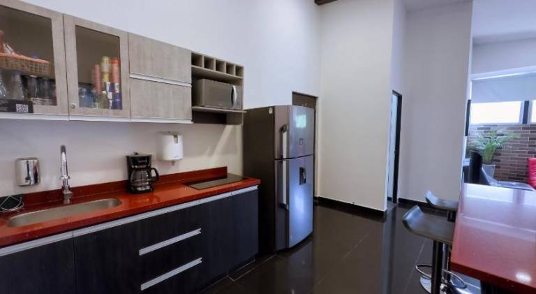 Serviced apartment with hot tub | Close to Lleras Park | Pets allowed — photo 5
