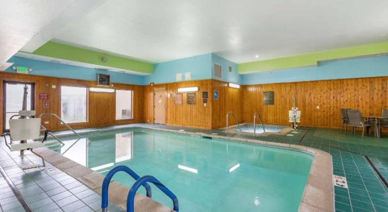 Comfort Inn & Suites Cedar Rapids North - Collins Road — photo 4
