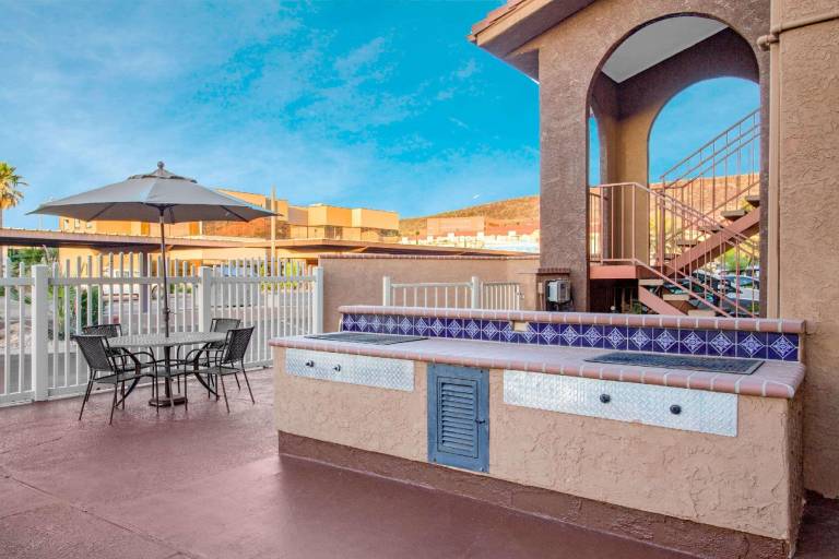Howard Johnson Hotel & Suites by Wyndham St. George — photo 2