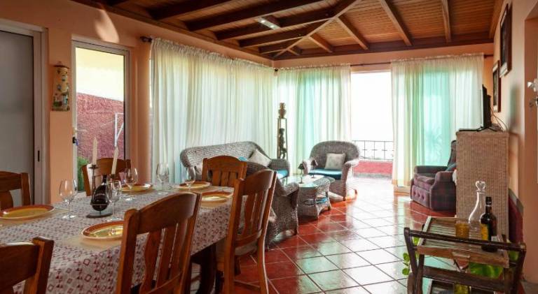 House with terrace, barbeque & yard | Good for workation | Pets are welcome — photo 2