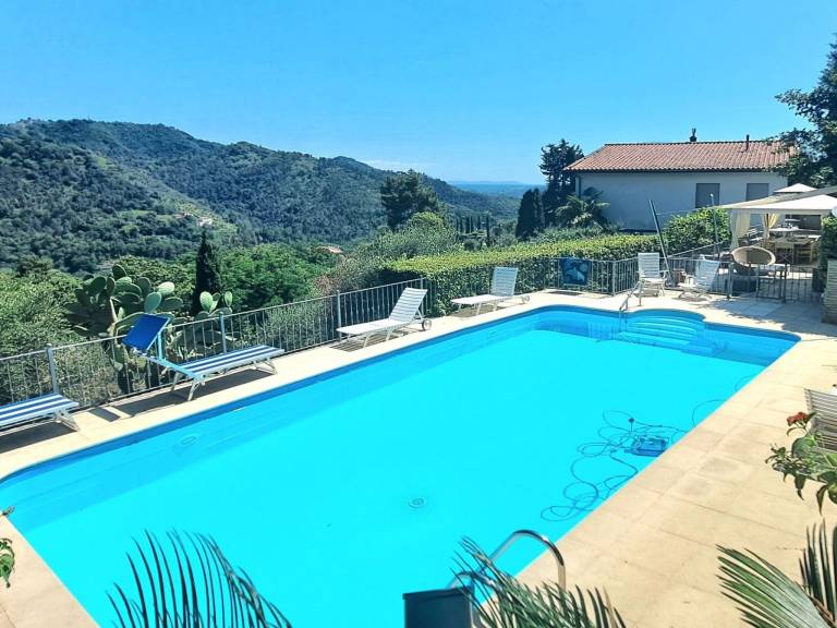Vacation home with terrace — photo 2