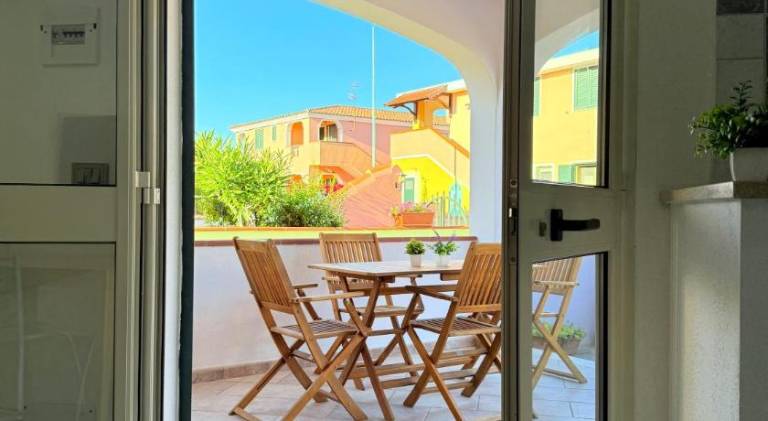 Vacation home with 2 rooms for 4 persons in Teo