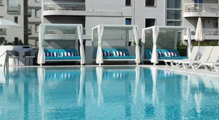 Child-friendly lovely serviced apartment with hot tub, pool & terrace | Beach nearby | Dogs allowed in Jesolo