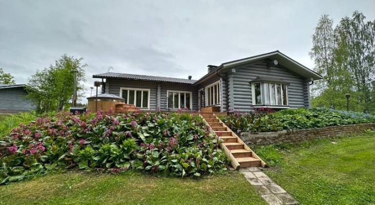 Villa with hot tub in Iisalmi