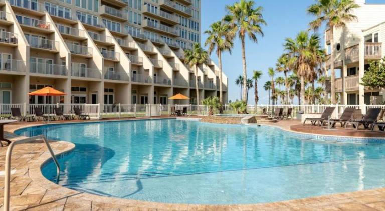 1st Floor Beachfront Resort Condo, Heated Pool, Jacuzzi, Tennis & Beach Access in South Padre Island, TX