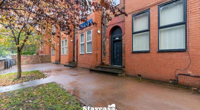 Casa Cove GF Flat Free Parking - 5min to Hospital in Manchester