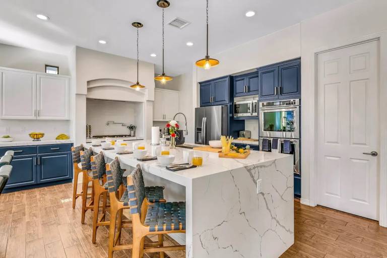 Family-friendly vacation home with private pool | Pet-friendly — photo 3