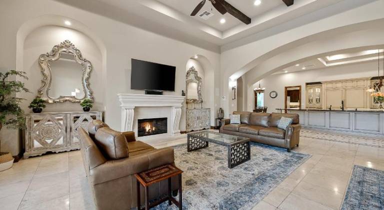 House with pool & jacuzzi — photo 4