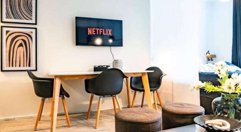 1 BR Apartment - ZENTRAL - BUSINESS - WIFI - KUCHE - NETFLIX - PARKHAUS — photo 2