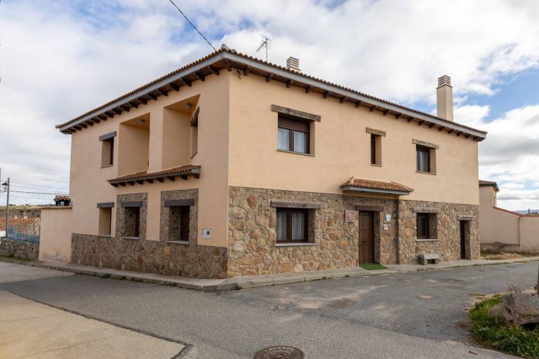 Country House 'Camino De Avila' with Mountain View, Private Pool and Wi-Fi in Ávila