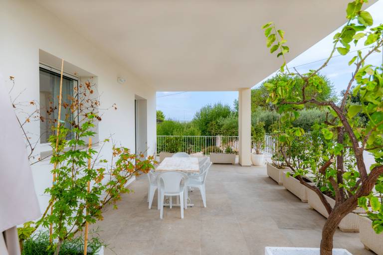 Apartment 'Flora' with Private Garden, Wi-Fi, and Air Conditioning in Cisternino