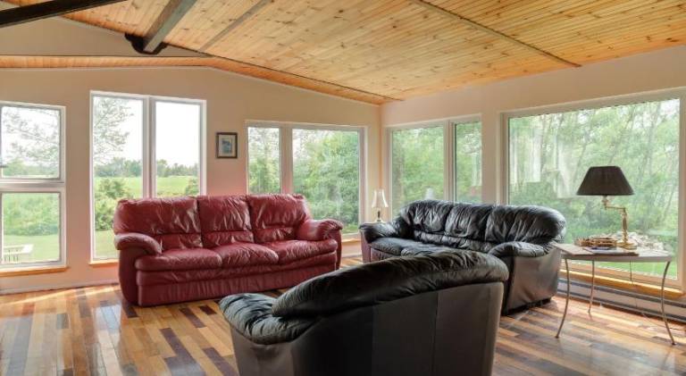 Vacation home with hot tub | Pets allowed — photo 2