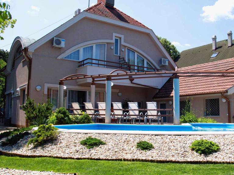 Ferienhaus  Balatonakarattya