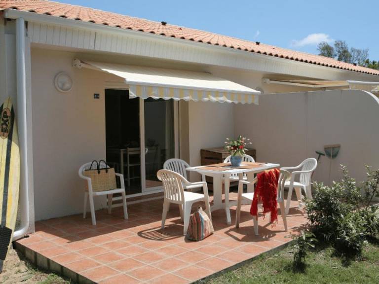 Rental apartment with terrace & heated pool — photo 4