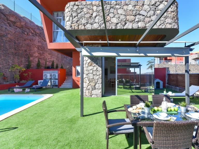 House with private pool, grill & yard | Mountain view — photo 2