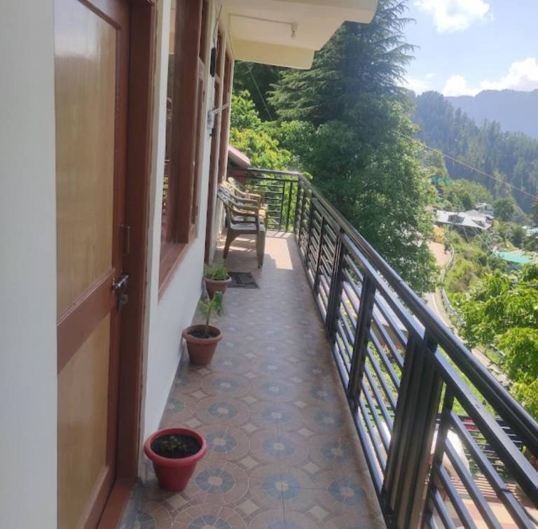 Lovely vacation home with terrace & garden | Pet-friendly in Shimla