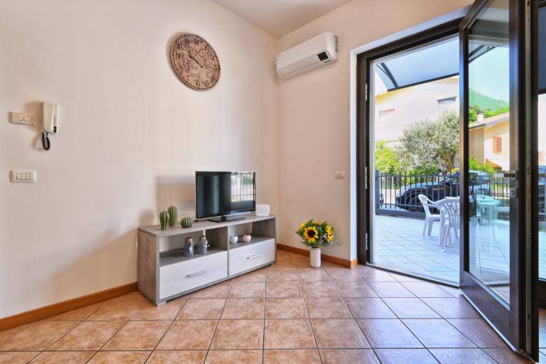 Holiday apartment with terrace — photo 3