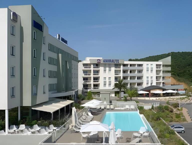 Serviced apartment with jacuzzi, terrace & pool in Ajaccio