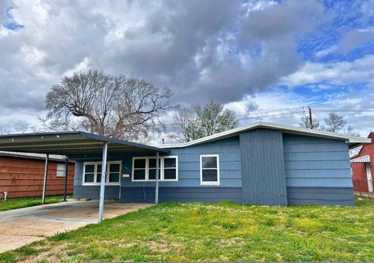 Child-friendly house with yard | Pet-friendly — photo 2