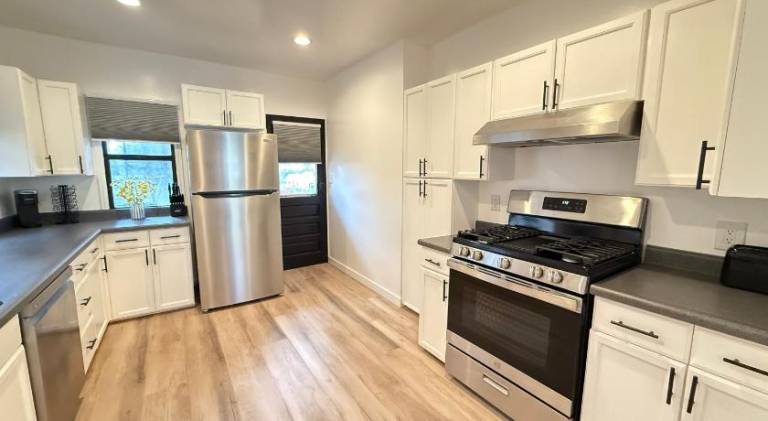 Modern Duplex with 6 beds and Sofa bed in Miracle Mile Longwood — photo 5