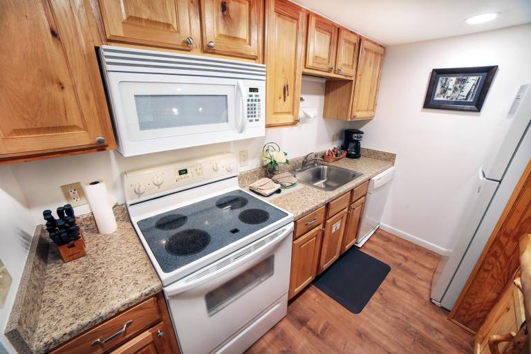Family-friendly beautiful condo with patio | Pets allowed — photo 5